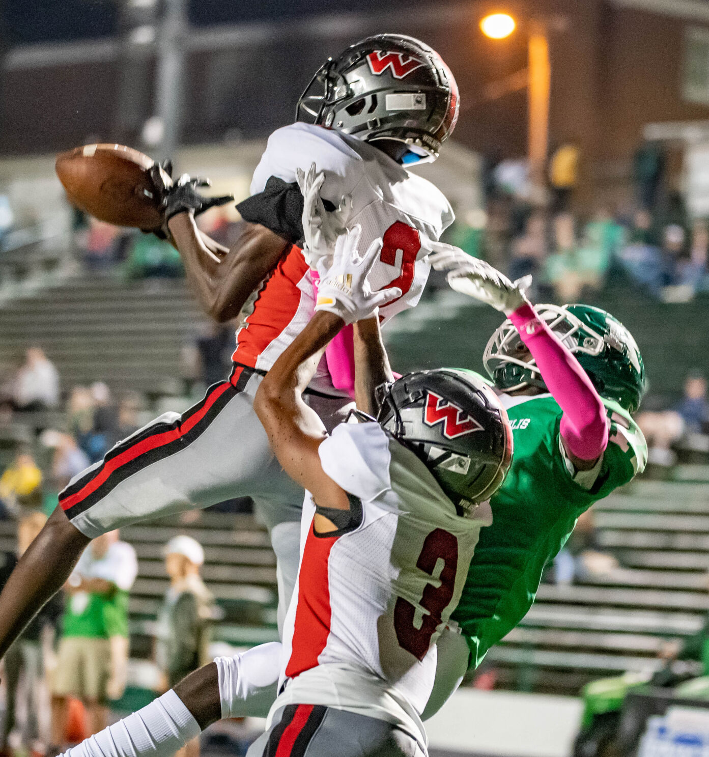 The Wolverines defeated the Wonders 19-18.